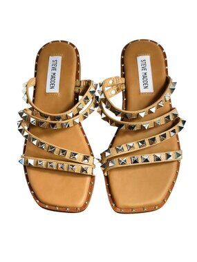 Steve Madden Womens 5 Skyler Sandals Studded Strappy Tan Silver Pyramid Studs Ne